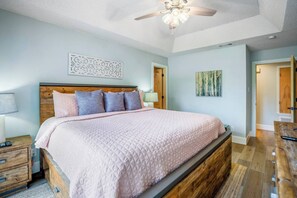 2 bedrooms, free WiFi, bed sheets - Camp Warnecke B111- Waters Edge - Stunning Remodel (New Braunfels)