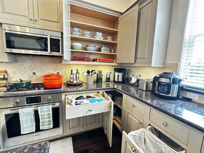 Micro-ondes, four, plaque de cuisson, lave-vaisselle