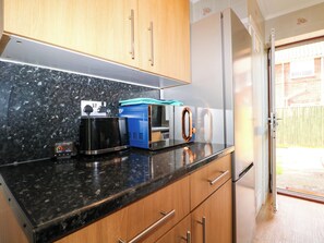 Cookware/dishes/utensils