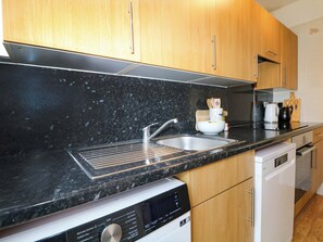 Batterie de cuisine, vaisselle et ustensiles