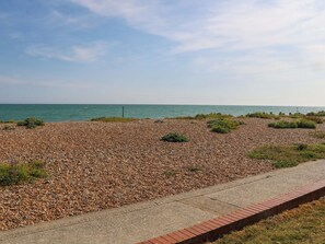 Beach nearby - Pebble Place (Littlehampton)