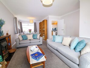 Living area - Pebble Place (Littlehampton)