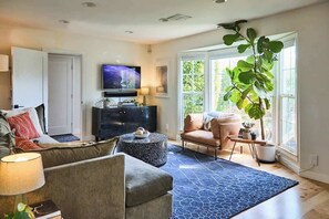 TV, stereo, offices
