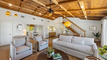 Smart-TV, Tischtennisplatte, Stereoanlage