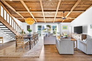 Smart TV, ping pong, stereo