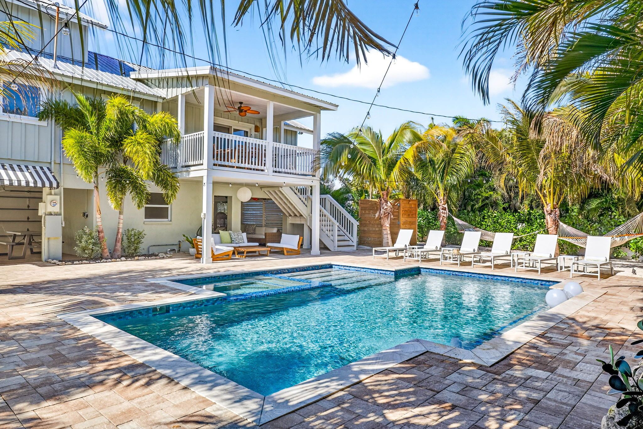 حمّام سباحة خارجي، حمّام سباحة مُدفَّأ