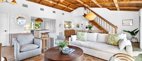 スマートテレビ、卓球台、ステレオ