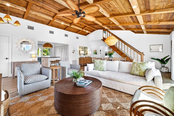 Smart TV, ping pong, stereo