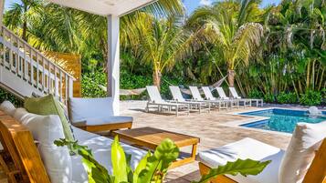 室外游泳池,恒温泳池