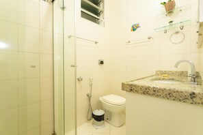 Bathroom - SUH Leme 02 Beach Dreams  (Rio de Janeiro)
