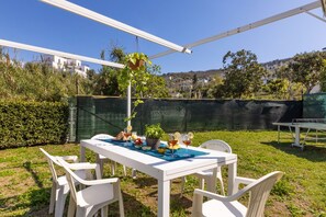Villa | Garden