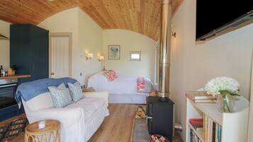 1 bedroom, individually decorated, individually furnished, free WiFi