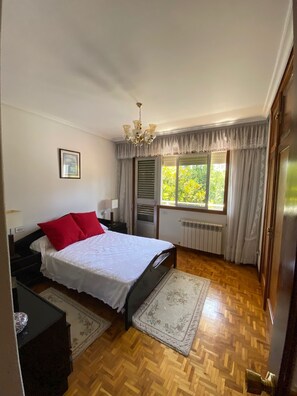4 Schlafzimmer, Bügeleisen/Bügelbrett, WLAN, Bettwäsche