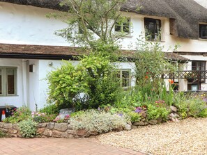 Property grounds - 1 Myrtle Cottages (Newton Abbot)