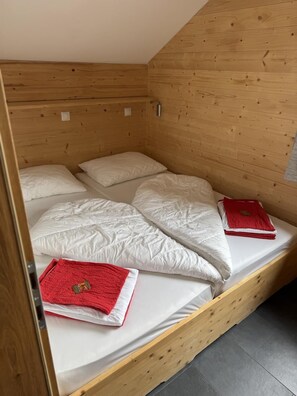 3 bedrooms, free WiFi, bed sheets