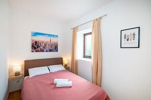 7 bedrooms, iron/ironing board, WiFi, bed sheets