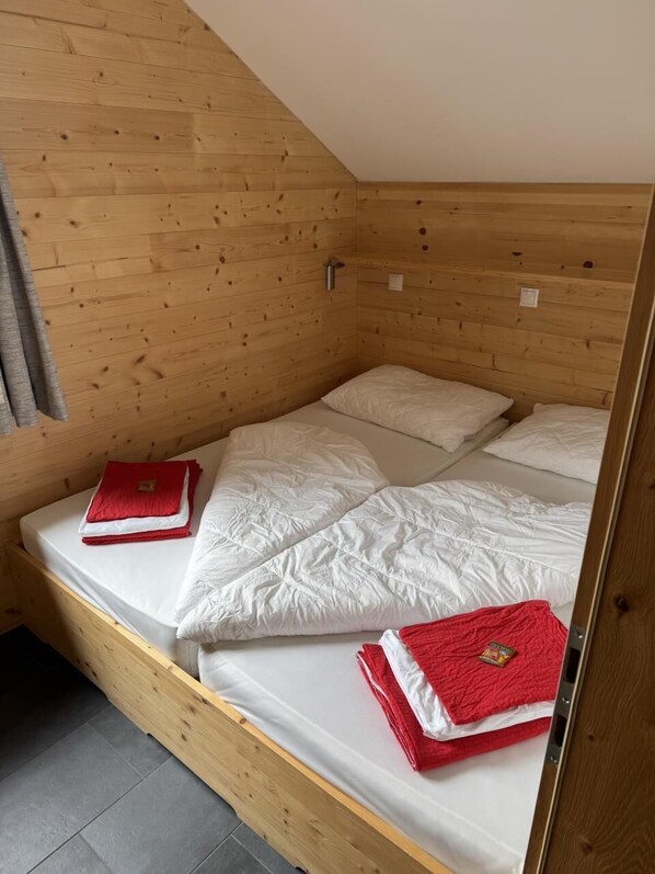 3 bedrooms, free WiFi, bed sheets