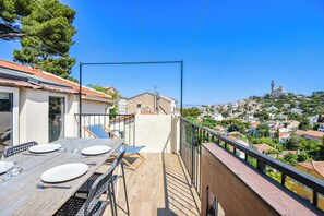 Outdoor dining - Bel appart avec terrasse et vue sur Notre-Dame (Marseille)