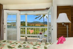 4 habitaciones, escritorio y tabla de planchar con plancha 