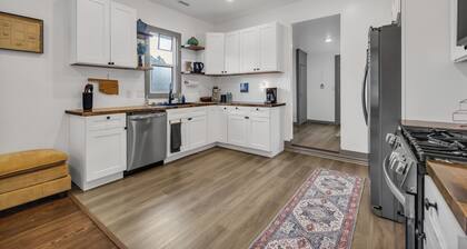 Pearl District Home-2 Kings-TV's in All Bedrooms