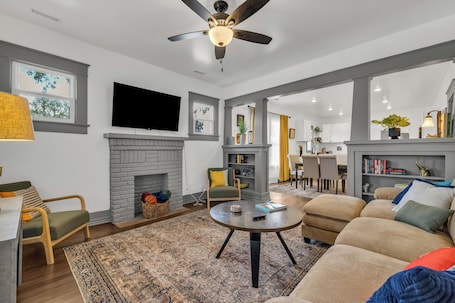 Living area. 3 King Beds-Cute Loft for Kids-TV in All Bedrooms-Pearl District