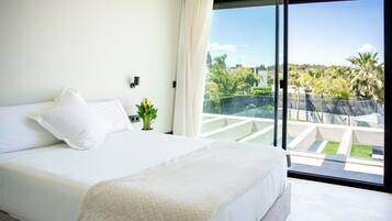 6 slaapkamers, een strijkplank/strijkijzer, wifi, beddengoed