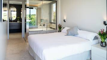 6 slaapkamers, een strijkplank/strijkijzer, wifi, beddengoed