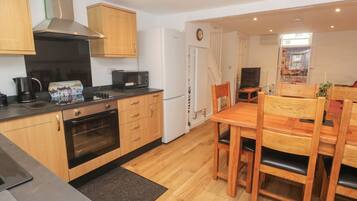 Dishwasher, cookware/dishes/utensils