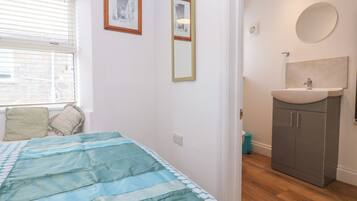 3 bedrooms, individually decorated, individually furnished, free WiFi