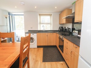 Dishwasher, cookware/dishes/utensils - Rockpools, 23 Carncrows Street (St Ives)