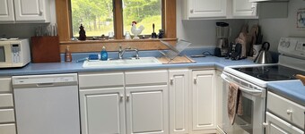 Peaceful 4-bedroom on Stinson Lake