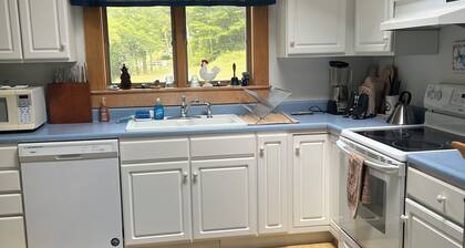 Peaceful 4-bedroom on Stinson Lake