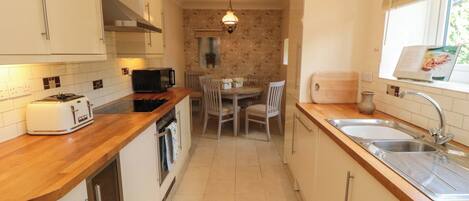 Batterie de cuisine, vaisselle et ustensiles