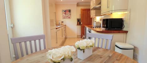 Batterie de cuisine, vaisselle et ustensiles