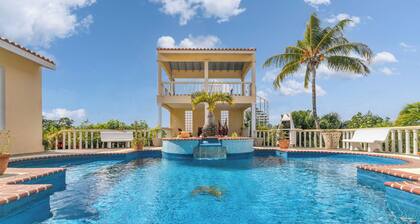 La Pura Vista Resort