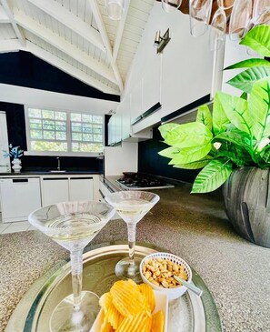 Luxury Villa | Private kitchen | Fridge, microwave - La Pura Vista Resort (Kralendijk)