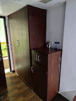 Standard Double Room | Desk, laptop workspace, soundproofing, iron/ironing board