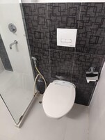 Standard Double Room | Desk, laptop workspace, soundproofing, iron/ironing board