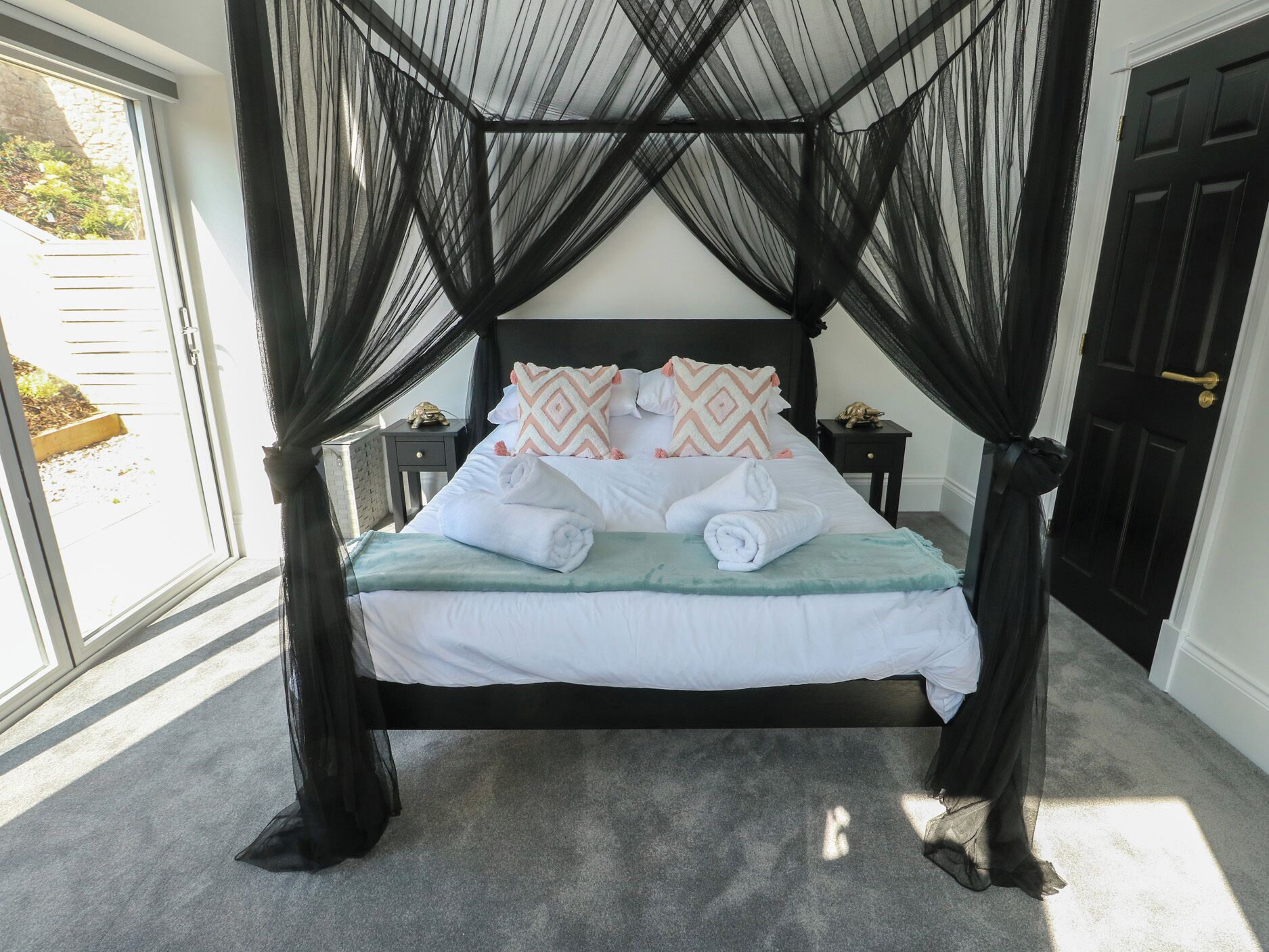 4 ห้องนอน, ห้องพักตกแต่งอย่างมีเอกลักษณ์, ตกแต่งพิเศษโดยเฉพาะ, Wi-Fi ฟรี