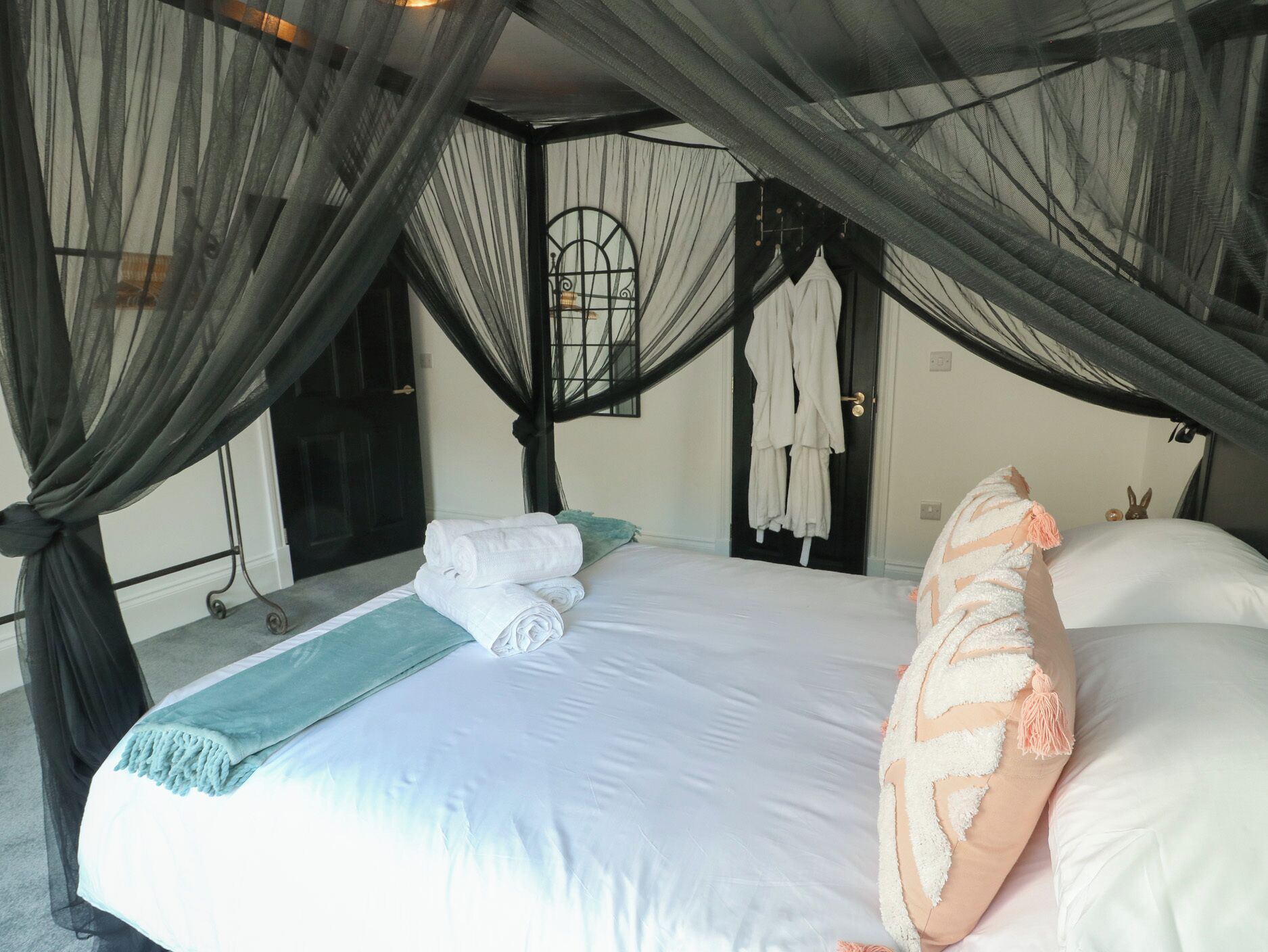 4 Schlafzimmer, individuell dekoriert, individuell eingerichtet