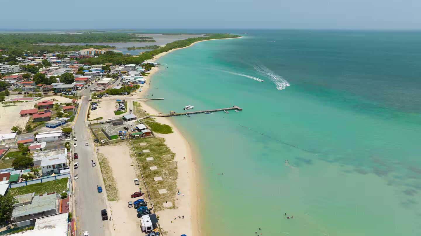 Beach nearby, sun loungers, beach towels