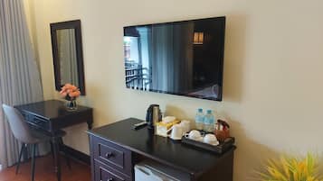 In-room safe, desk, laptop workspace, blackout curtains