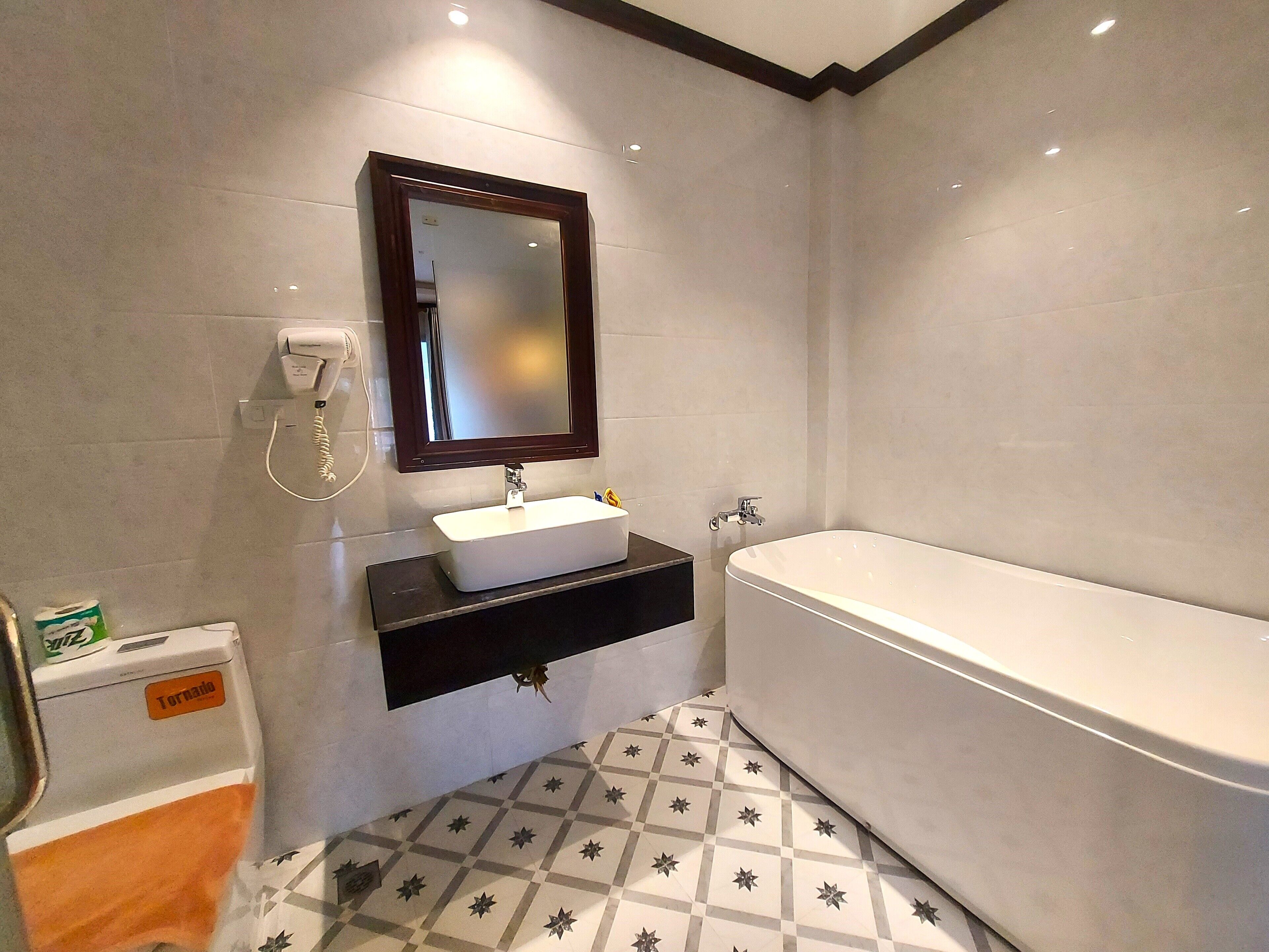 Junior Double Room, Poolside | Bathroom | Rainfall showerhead, designer toiletries, hair dryer, slippers