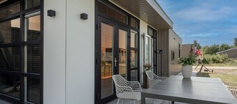 Splinter nieuw en mooi chalet te huur in Molenschot op rustig park