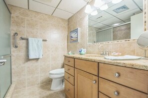 Dusj, hårføner og håndklær