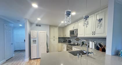 Charming 1-bedroom apartment with WiFi, AC in pleasant Laguna Hills,near highway