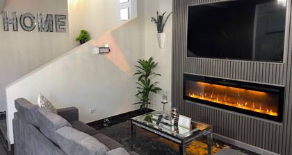 Casco Historico Downtown townhome with WiFi, AC in fabulous Comayagua