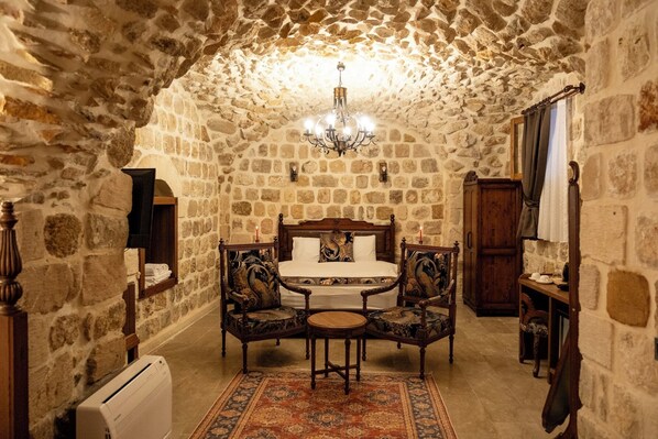 Family Room, Courtyard View | Egyptian cotton sheets, premium bedding, down comforters - Kasr-i Divan Hotel (Mardin)