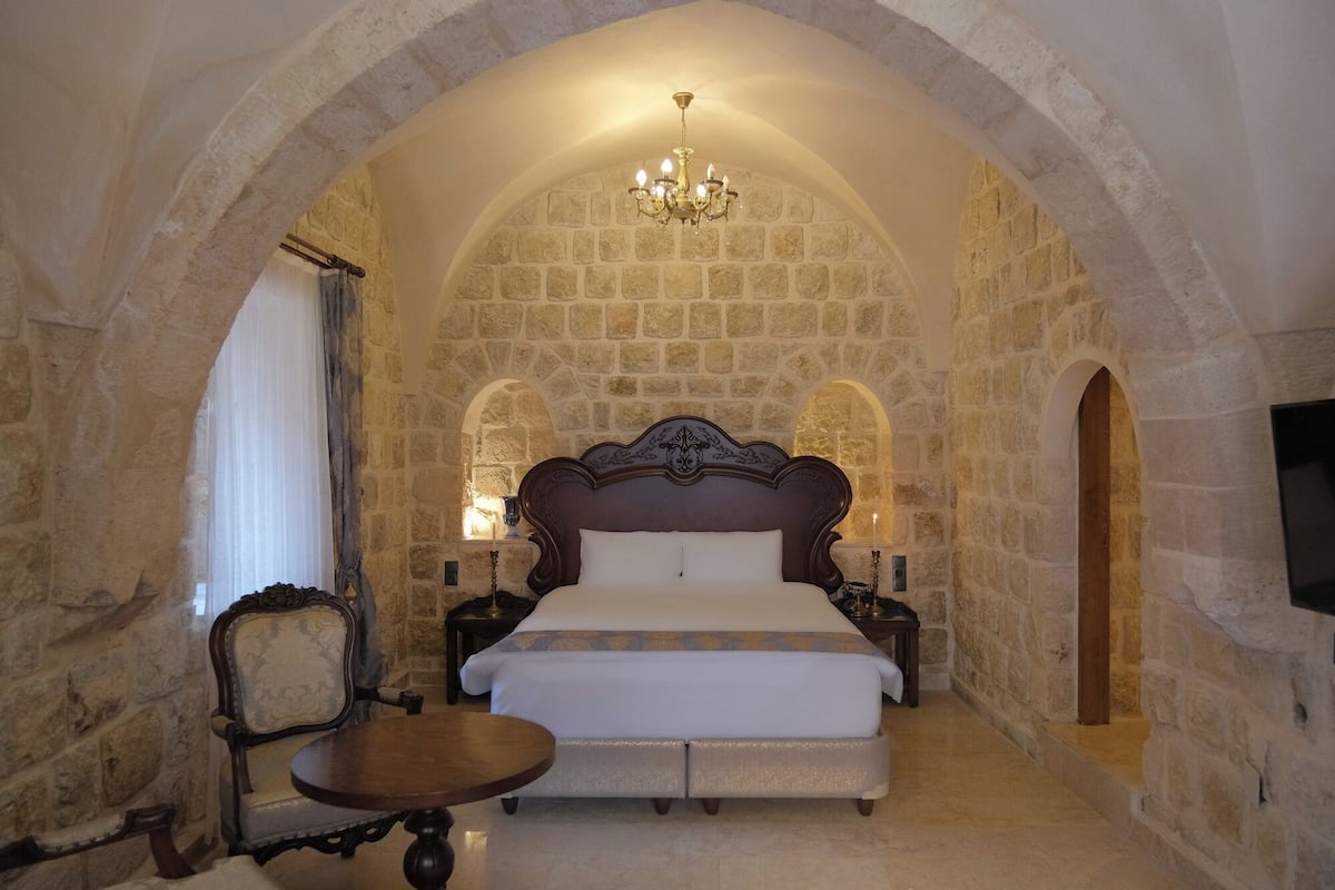 Habitación familiar, vista al patio | Sábanas de algodón egipcio, ropa de cama de alta calidad y edredón
