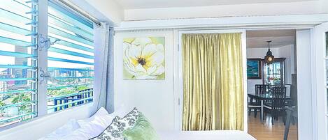 2 habitaciones, tabla de planchar con plancha, wifi y ropa de cama